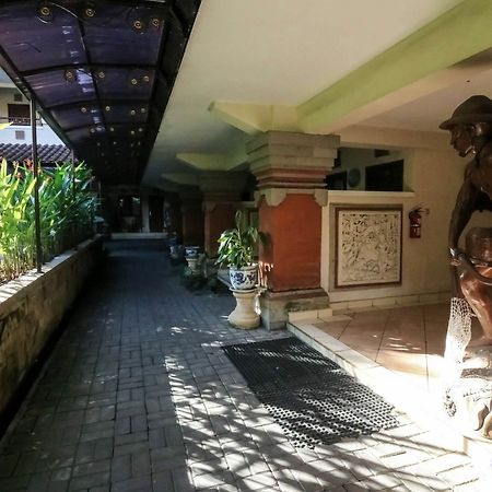 Legian Beach Hotel Kuta  Exterior photo